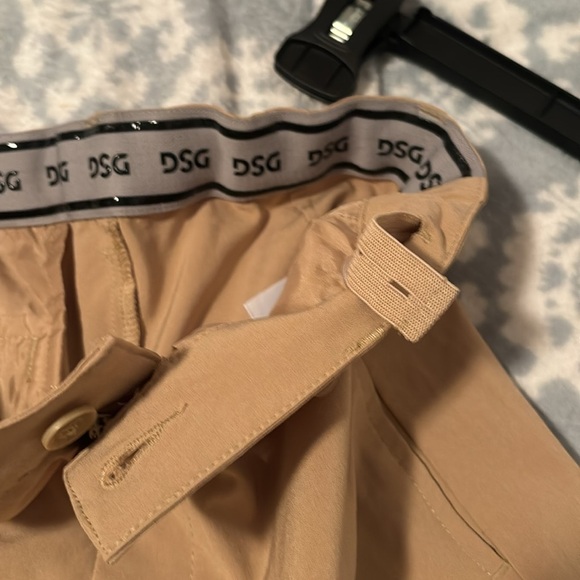 DSG khaki kids golf shorts. Size Small  8-9. - Picture 4 of 5